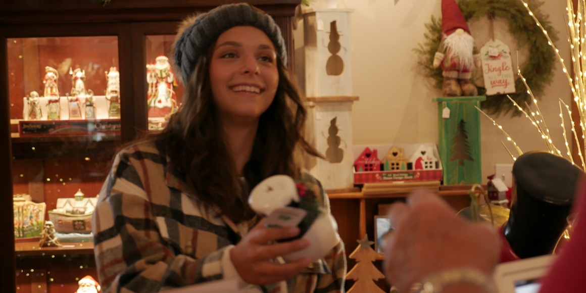 The Ultimate Holiday Budgeting Checklist & Planner girl holding gift